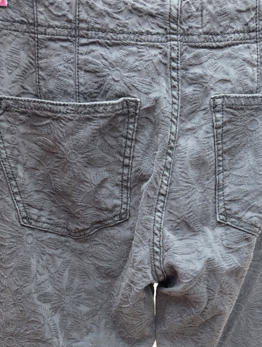 Pilcro and the Letterpress Anthropologie Ankle Charcoal Gray Floral Pants 27 - Picture 8 of 8